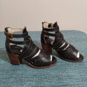 Black FREEBIRD claw sandals size 8